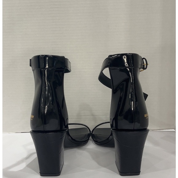 Burberry Heels Great condition - Picture 2 of 5